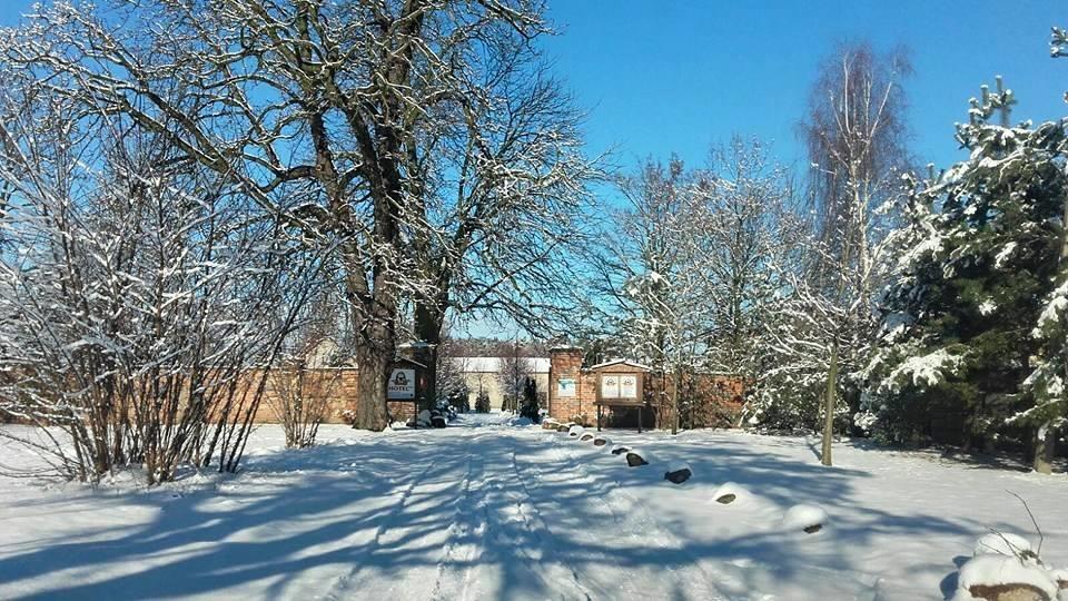Hotel Stara Stajnia Pleszew Exterior foto