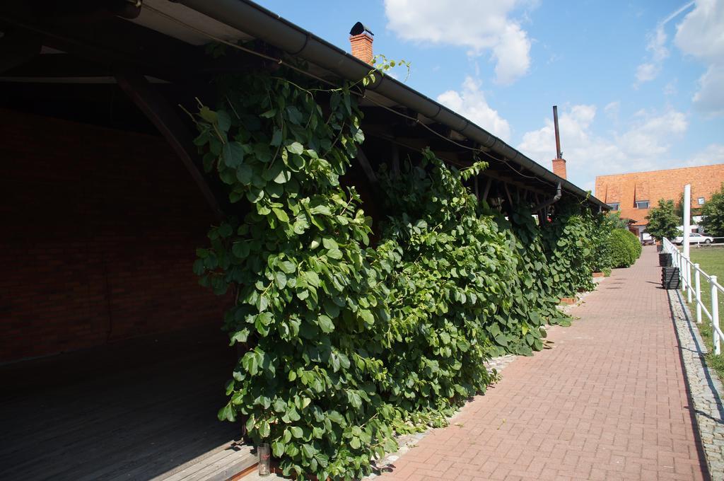 Hotel Stara Stajnia Pleszew Exterior foto